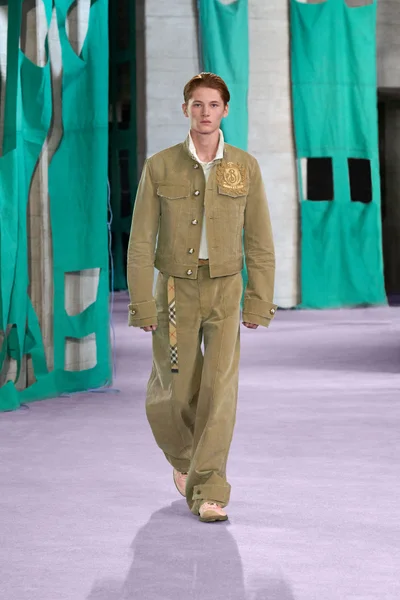 Look 49